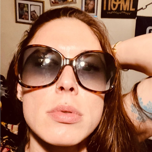 Givenchy authentic oversized sunglasses for women - Picture 7 of 12